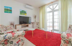 Nice Home In Brodarica With Heated Swimming Pool 