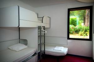 Auberges de jeunesse Ethic etapes le Cart : Chambre Lits Jumeaux avec Salle de Bains Privative