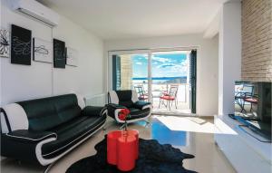 Amazing Home In Novigrad With Sauna 