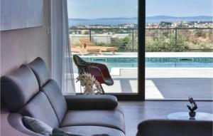 Cozy Home In Kucine With Jacuzzi 