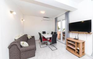 Two-Bedroom Apartment In Sevid