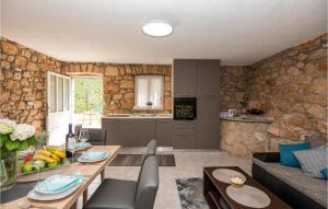 Lovely Home In Runovic 