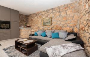 Lovely Home In Runovic 