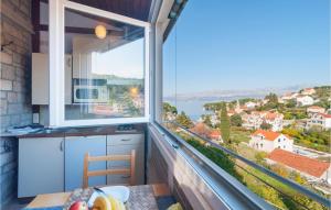 1 Bedroom Cozy Apartment In Splitska 