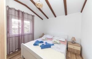 Cozy Apartment In Sevid With Wifi