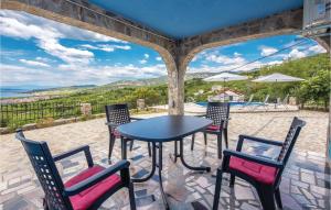 Stunning Apartment In Klenovica