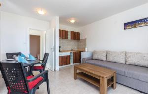 Stunning Apartment In Klenovica