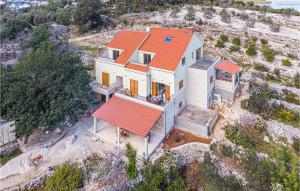 Amazing Apartment In Kneze With Wifi