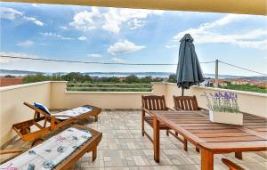 Cozy Apartment In Kastel Luksic