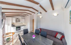 2 Bedroom Gorgeous Apartment In Sevid 
