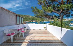 Amazing Home In Bakarac With Wifi 