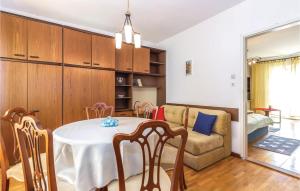 Amazing Home In Bakarac With Wifi