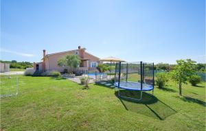 Three-Bedroom Holiday Home In Bibici