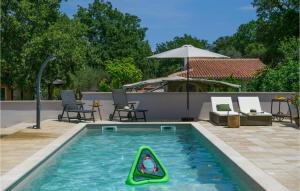 Amazing Home In Peroj With Wifi