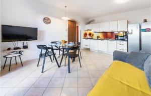 Lovely Apartment In Banjole With Wifi