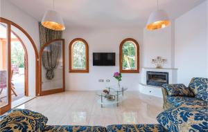 Three-Bedroom Holiday Home In Vabriga