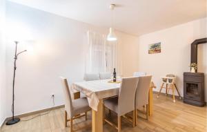 2 Bedroom Beautiful Home In Pridraga 