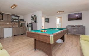 Beautiful Home In Donji Prolozac