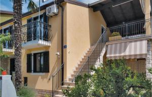 2 Bedroom Cozy Apartment In Umag 