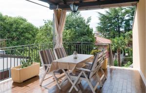 2 Bedroom Cozy Apartment In Umag