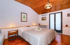 2 Bedroom Cozy Apartment In Umag