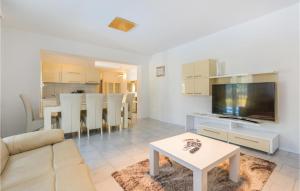 Lovely Home In Perci With Kitchen 