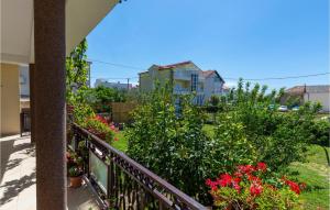 3 Bedroom Beautiful Apartment In Kastel Luksic 