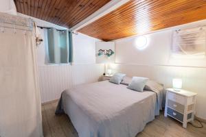 Le Cigalou, authentique cabanon de pêcheur en bord de mer avec sa terrasse spacieuse et aménagée