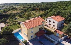 Awesome Home In Perci With Wifi 
