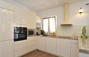 Stunning Home In Sibenik With Kitchen 