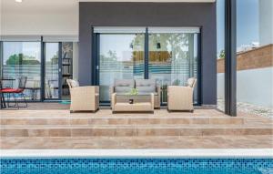 Amazing Home In Peroj With Wifi