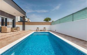 Amazing Home In Peroj With Wifi