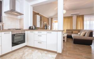 Beautiful Apartment In Sukosan