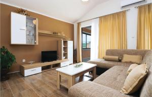 Beautiful Apartment In Sukosan