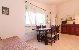 3 Bedroom Lovely Apartment In Vodnjan 