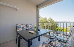 Amazing Apartment In Podaca With Wifi - 4hvězdičkové hotely ve městě Podaca