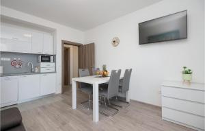 Amazing Apartment In Podaca With Wifi