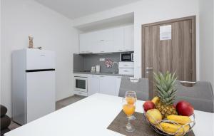 Amazing Apartment In Podaca With Wifi
