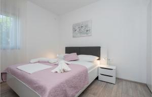 Amazing Apartment In Podaca With Wifi