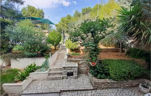 2 Bedroom Gorgeous Apartment In Pula 