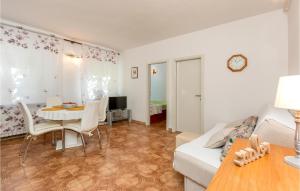 2 Bedroom Gorgeous Apartment In Pula 