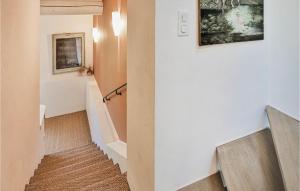 Maisons de vacances 4 Bedroom Stunning Home In Lagnes : photos des chambres