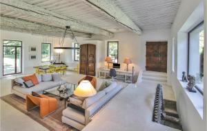 Maisons de vacances 4 Bedroom Stunning Home In Lagnes : photos des chambres