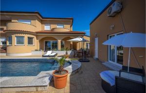 1 Bedroom Stunning Apartment In Smrika