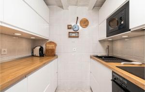 Cozy Home In Miholascica With Wifi