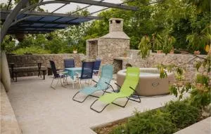 4 Bedroom Amazing Apartment In Rijeka - Bezjaki