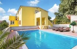 Three-Bedroom Apartment In Marcana - Loborika