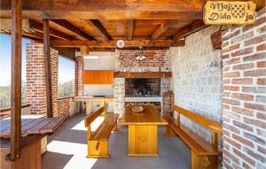3 Bedroom Cozy Home In Razanac 