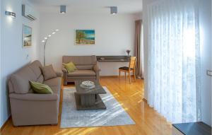 Lovely Apartment In Novalja With House Sea View 