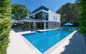 Gorgeous Home In Fazana With Wifi 